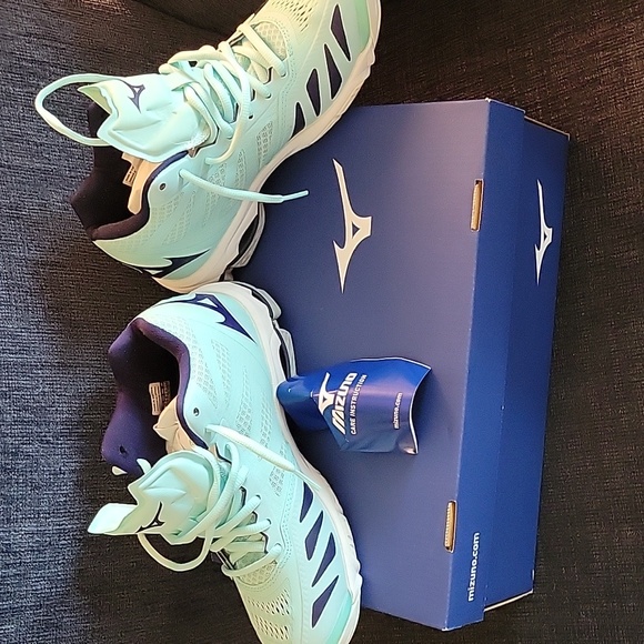 Men's Mizuno Volleyball Wave Lightning Z5 Mid #430265 - Picture 5 of 6